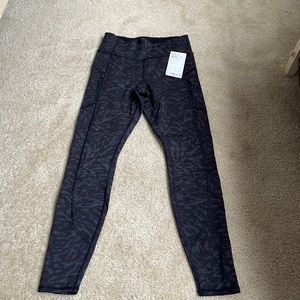 Athleta Rainier Reflective Printed Tight Size Small